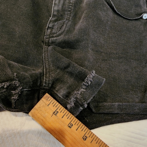 Madewell High-Rise Denim Shorts in Lunar Wash - Picture 15 of 16